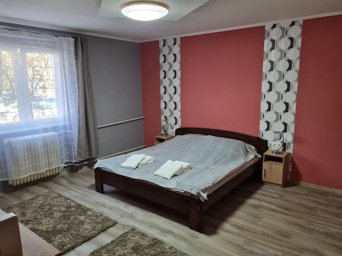 Tatabanya Ujvarosi Lakas Екстериор снимка